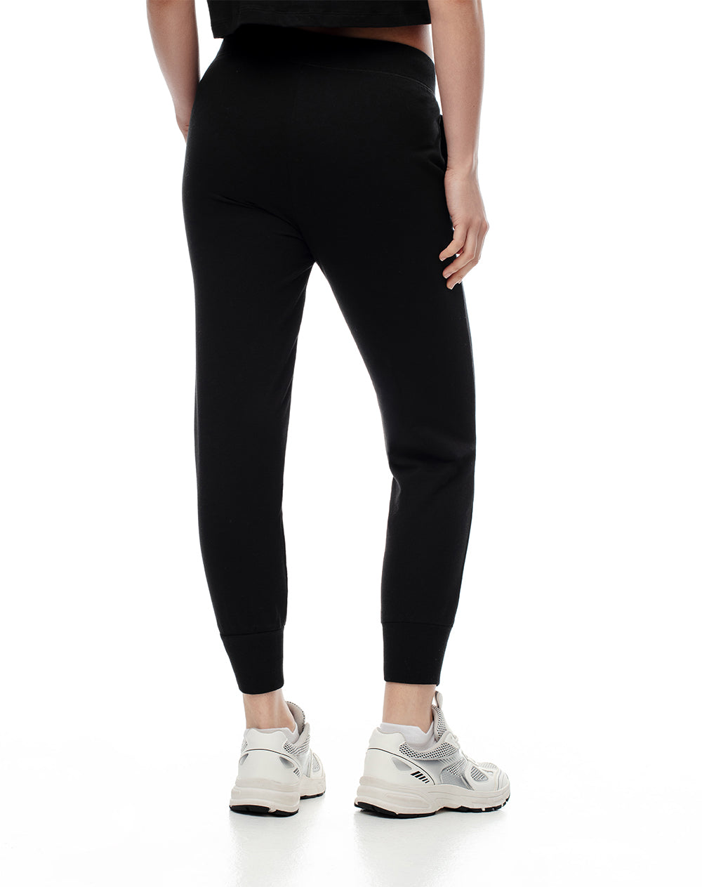 Jogger slim fit tiro medio negro