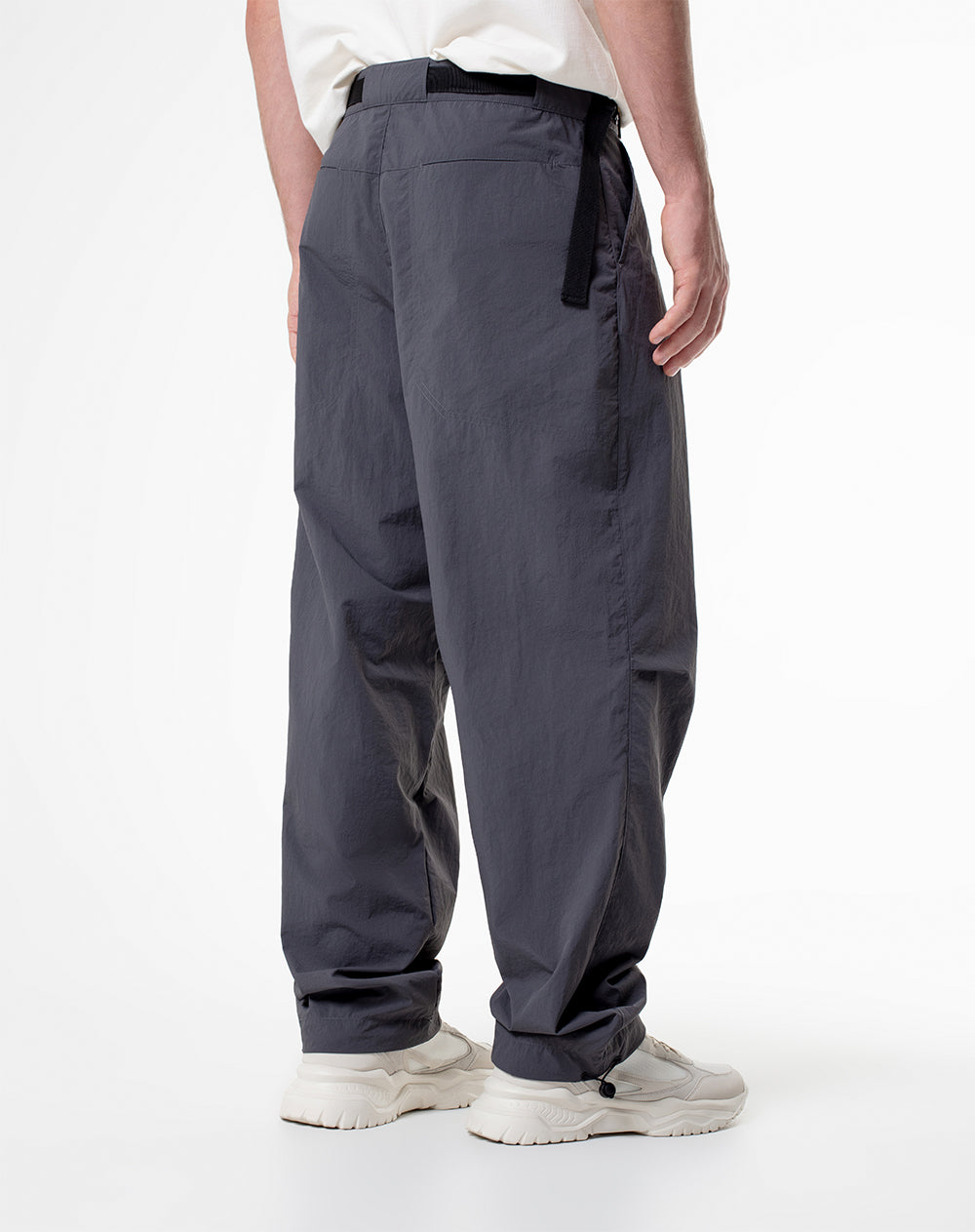 Pantalón relaxed fit tiro medio gris