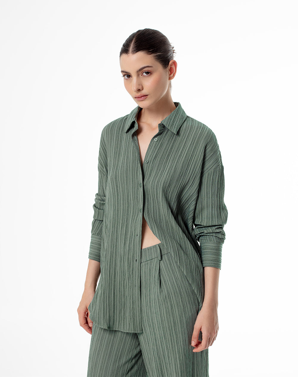 Camisa oversized fit manga larga verde