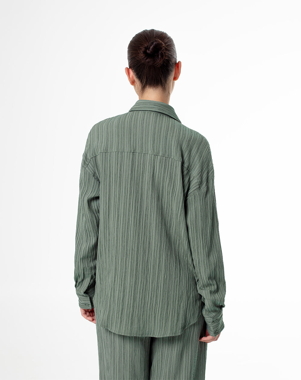 Camisa oversized fit manga larga verde