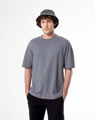 Camiseta regular fit manga corta gris