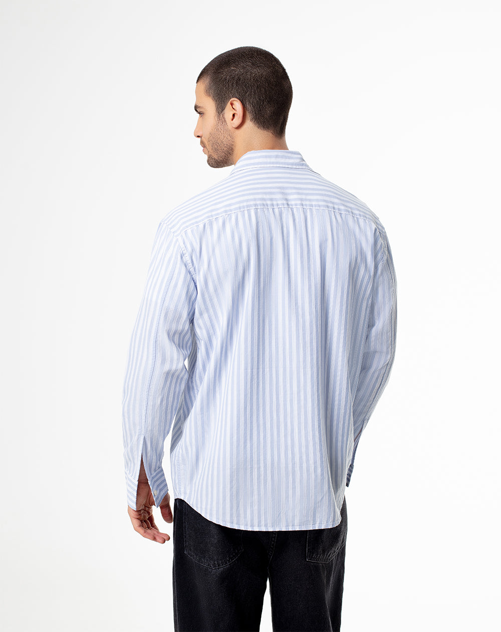 Camisa regular fit manga larga azul con rayas