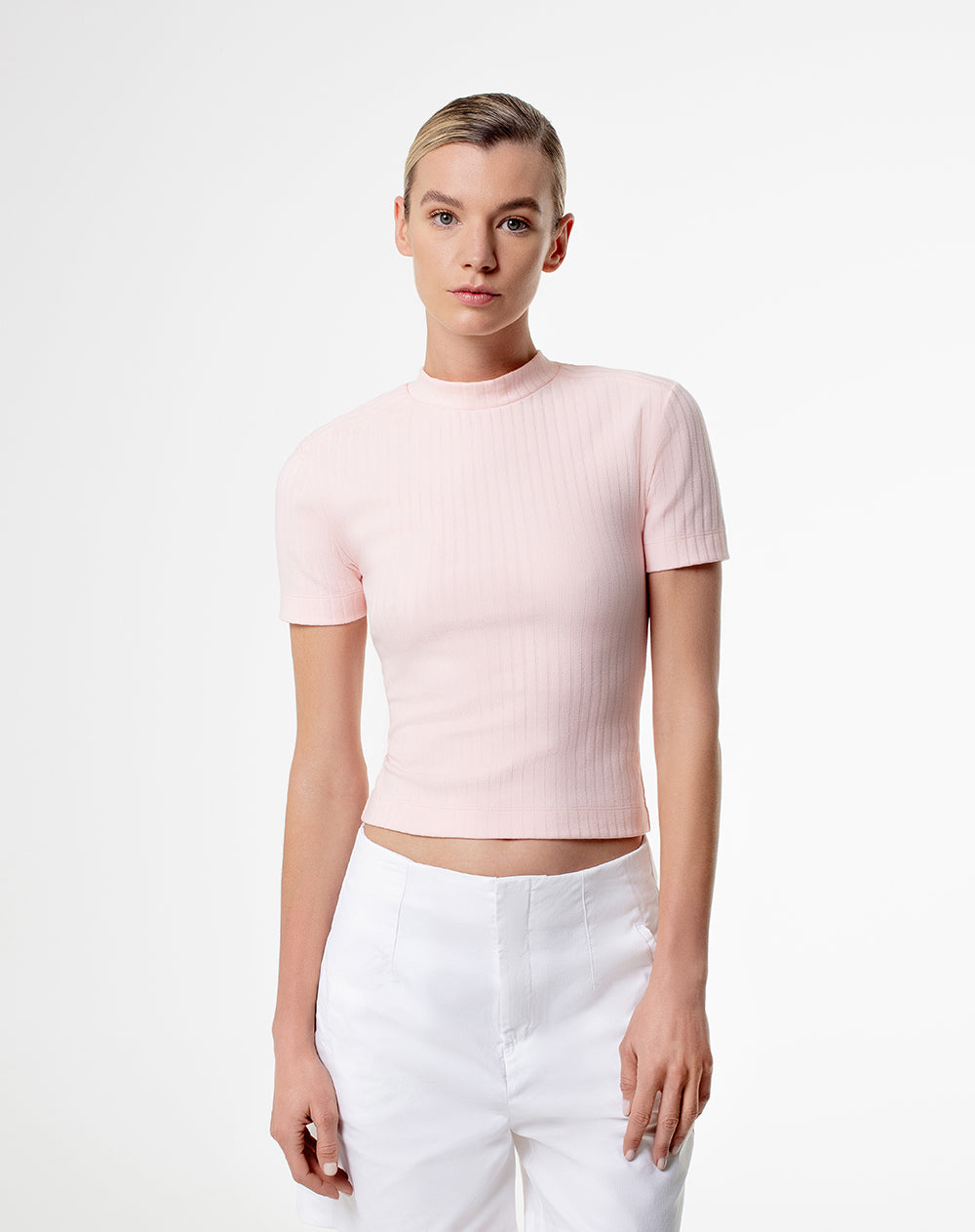 Camiseta slim fit manga corta rosada