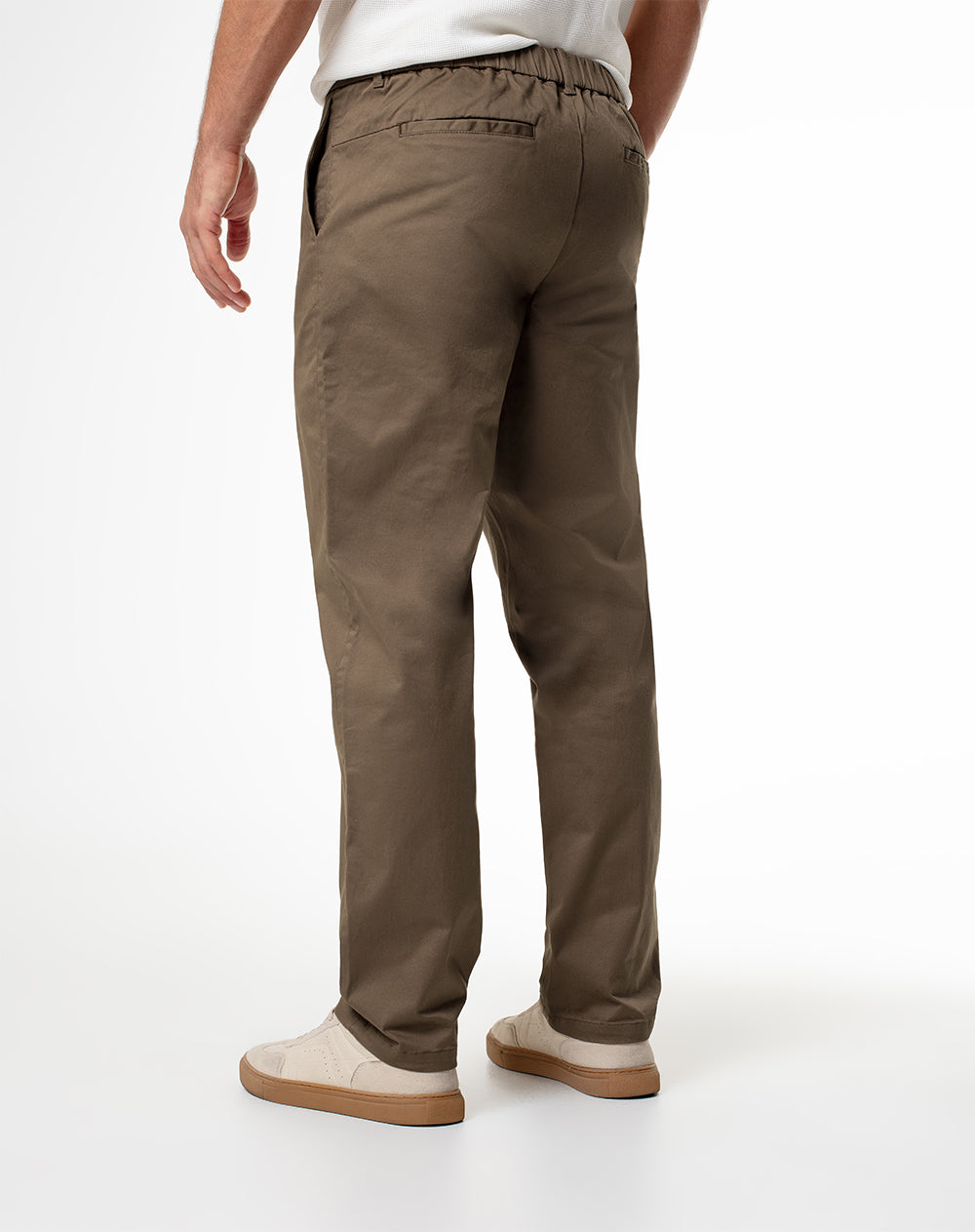 Pantalón regular fit tiro medio cafe