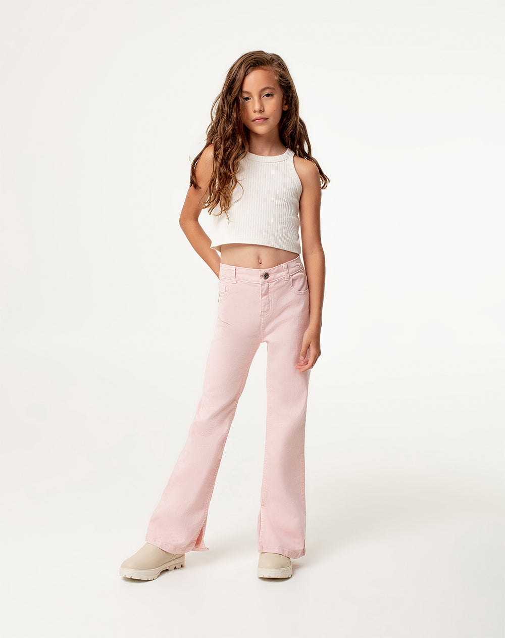 Pantalón flare fit tiro medio en drill rosado