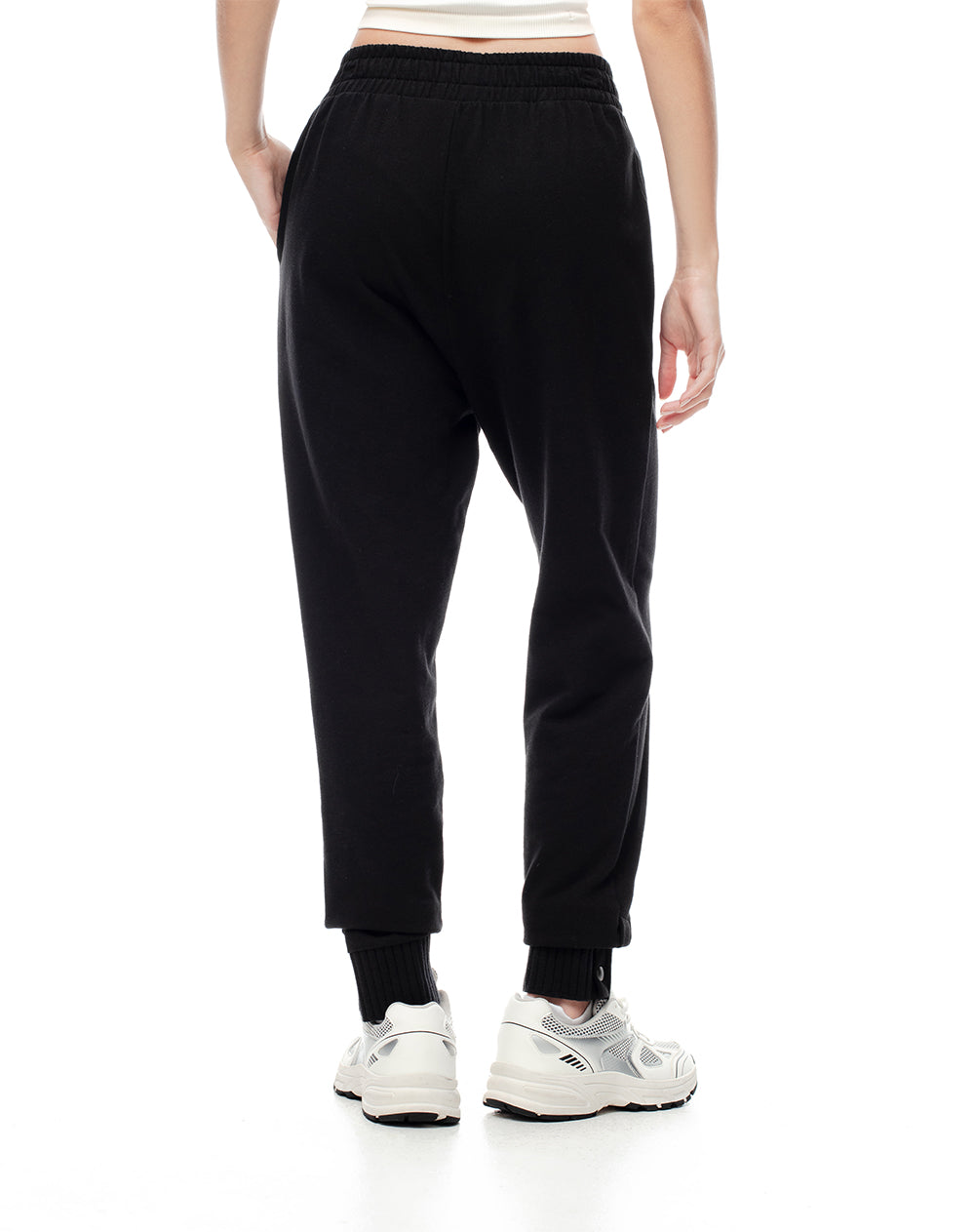 Jogger slim fit tiro medio negro