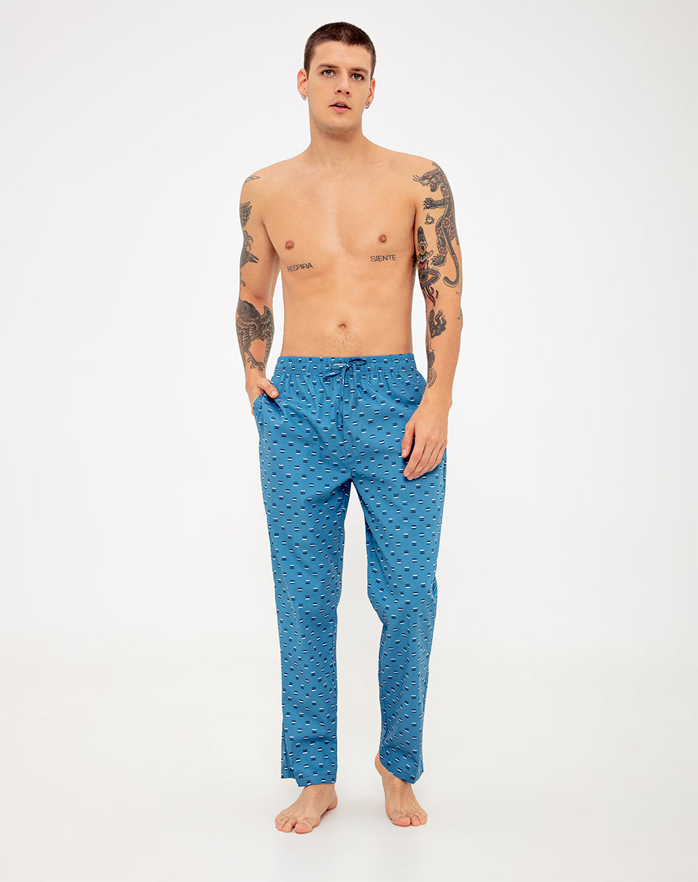 Pantalón relaxed fit tiro medio azul estampado