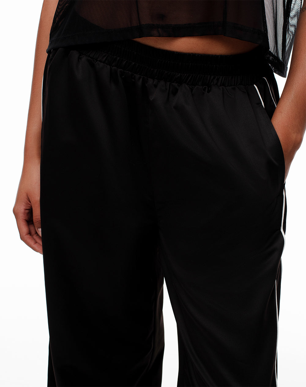 Pantalón regular fit tiro alto negro