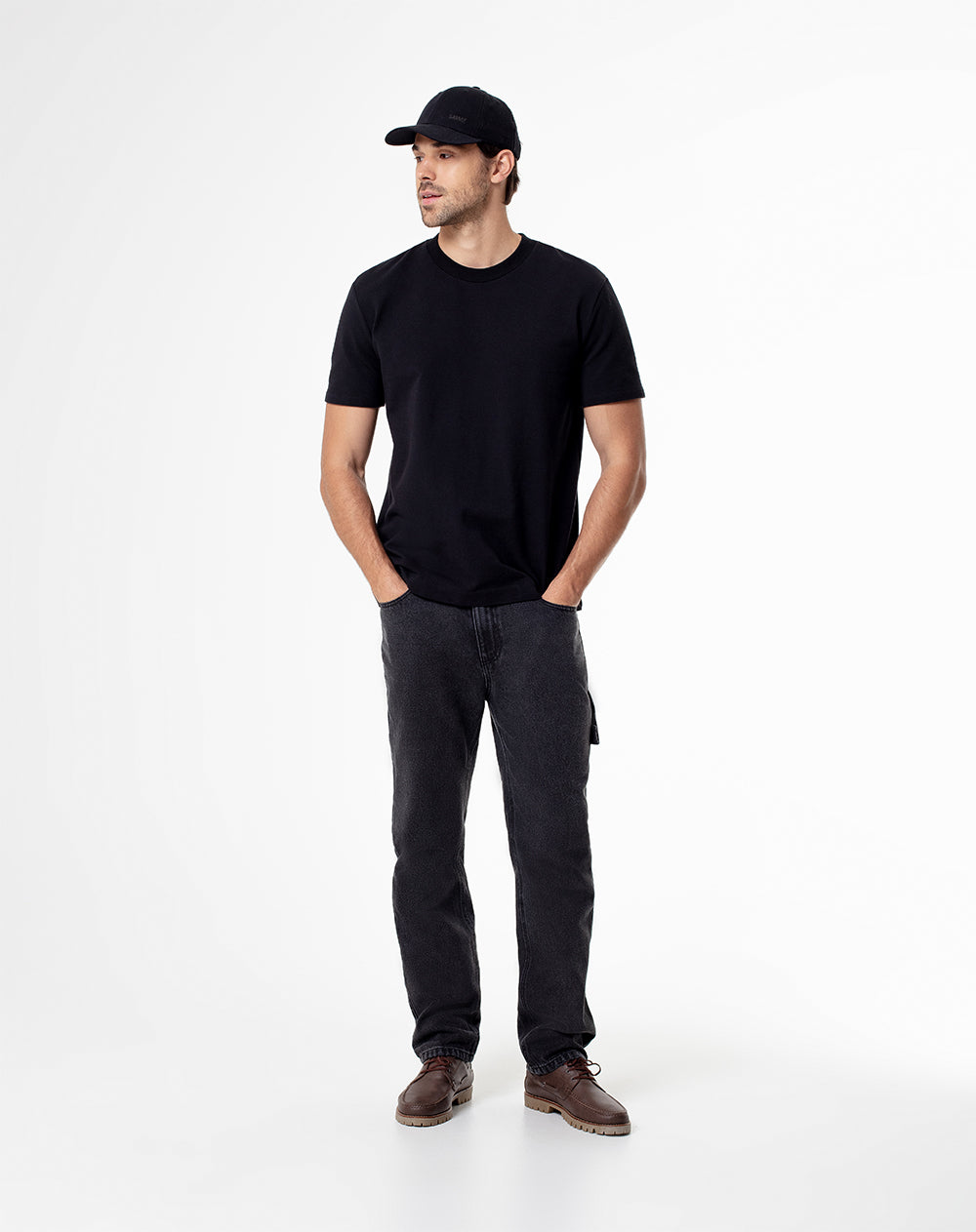 Jean regular fit tiro medio denim negro