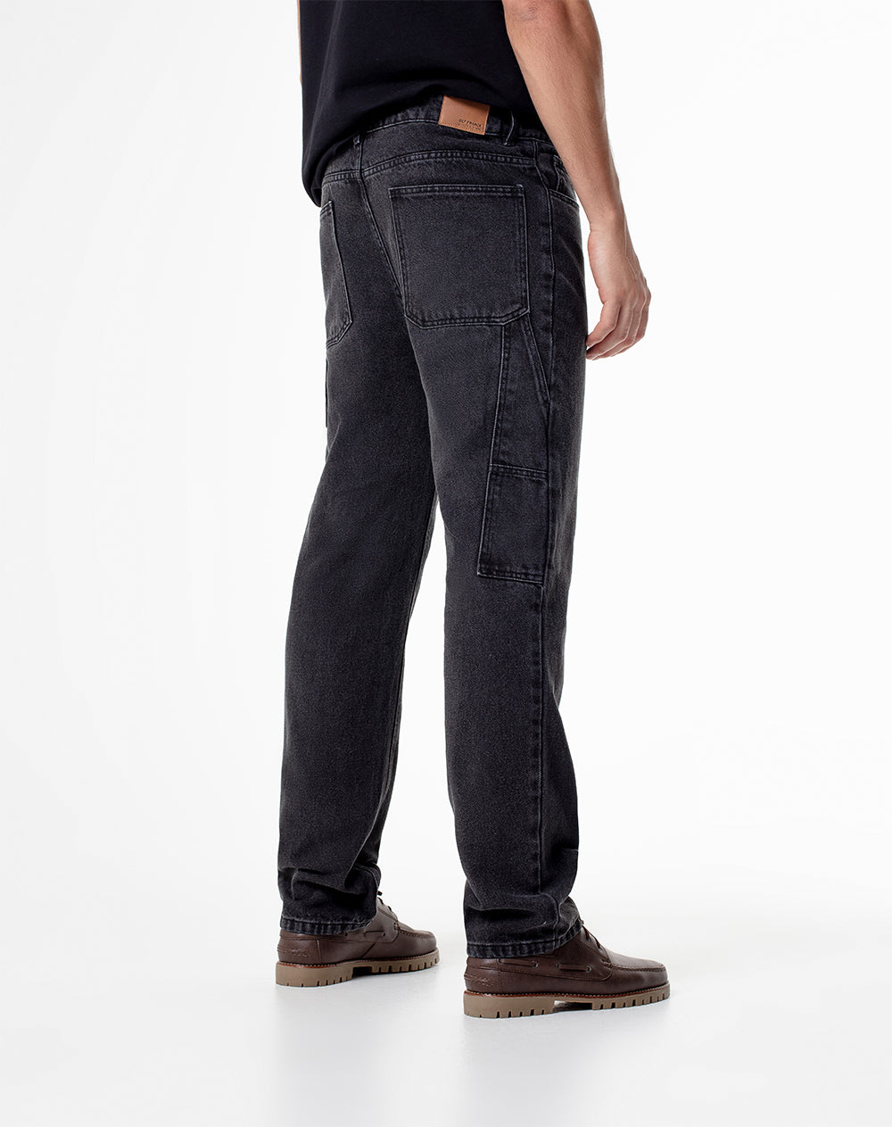 Jean regular fit tiro medio denim negro