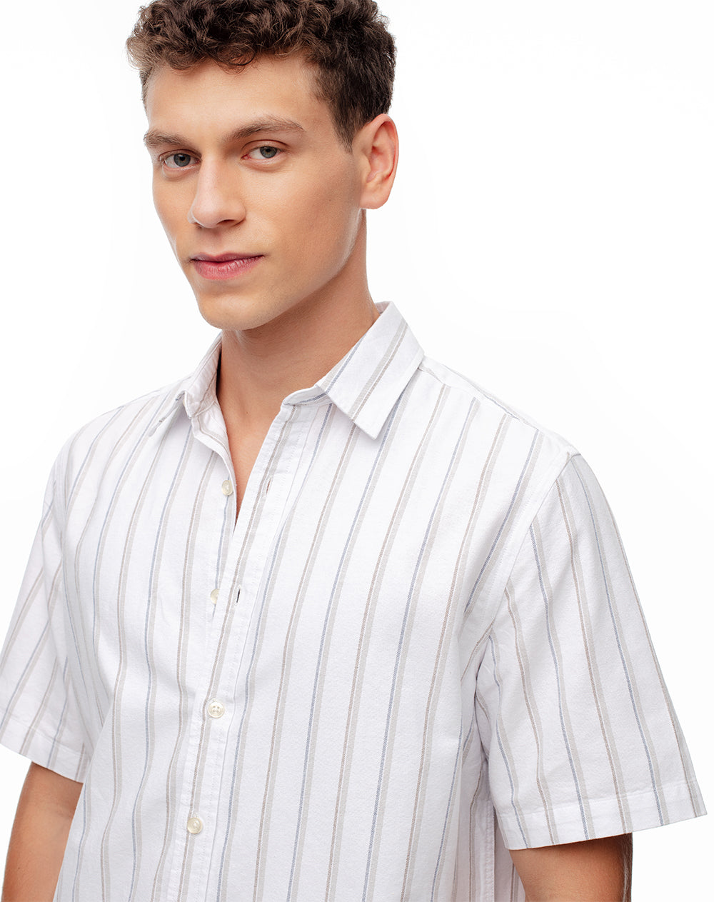 Camisa regular fit manga corta blanca con rayas