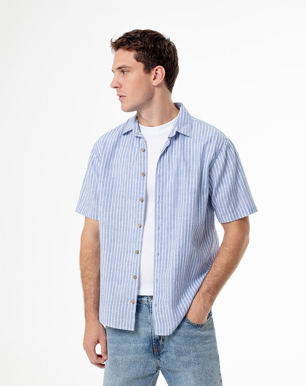 Camisa regular fit manga corta azul con rayas