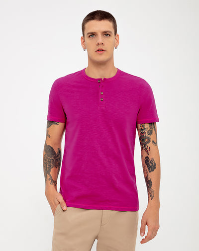 Camiseta slim fit manga corta fucsia