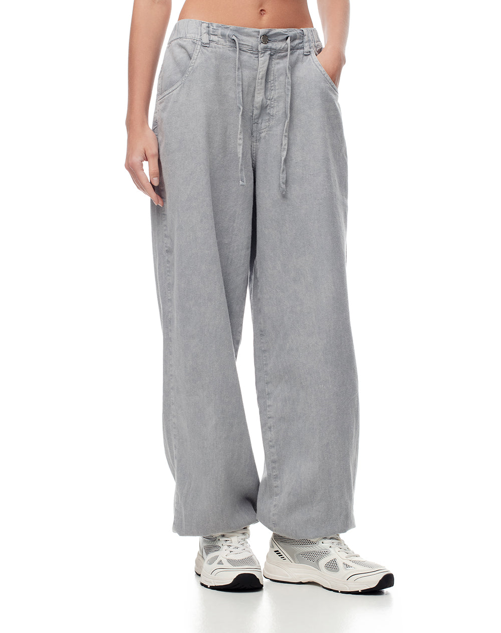 Pantalón loose fit tiro alto en drill gris