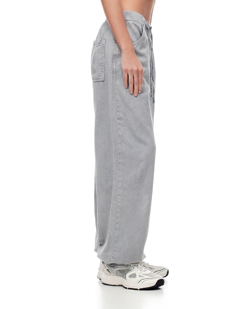 Pantalón loose fit tiro alto en drill gris