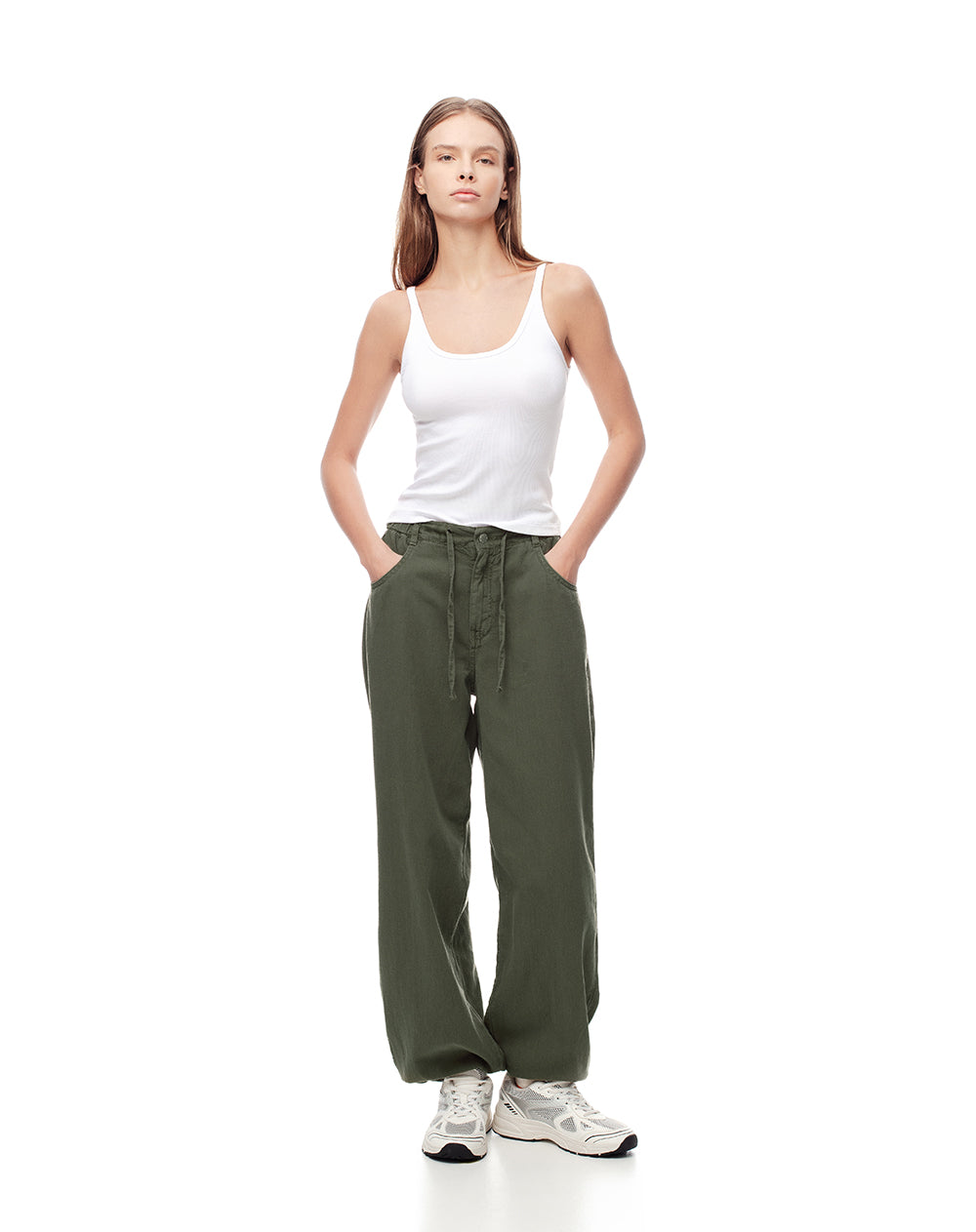 Pantalón loose fit tiro alto en drill verde