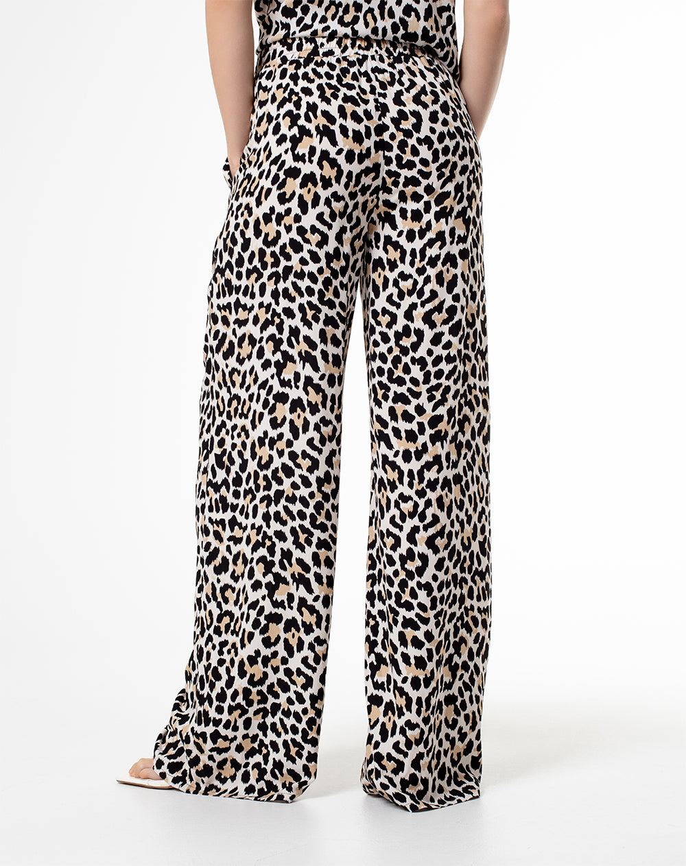 Pantalón loose fit tiro medio negro leopardo