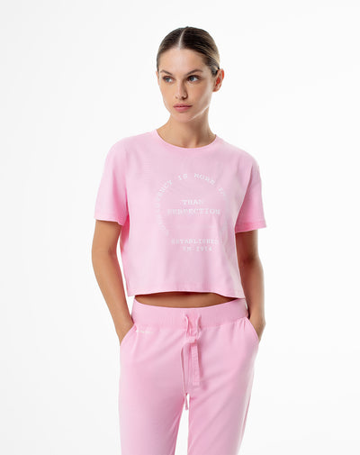 Camiseta cropped fit manga corta rosada