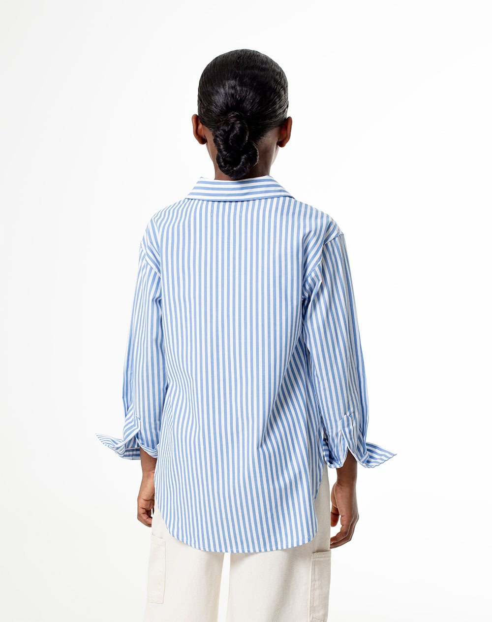 Camisa oversized fit manga larga azul con rayas