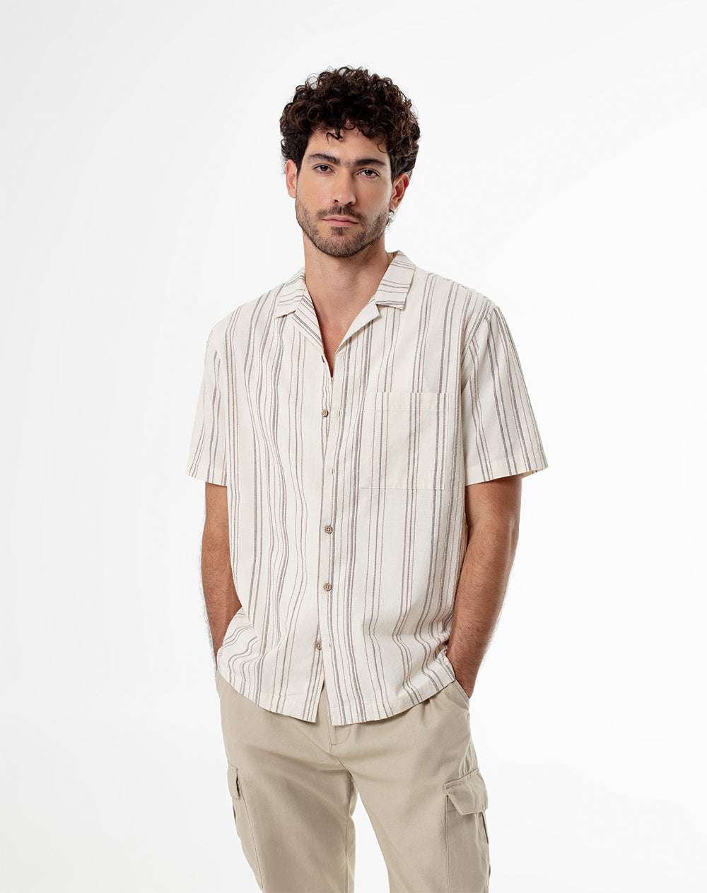 Camisa loose fit manga corta habana con rayas