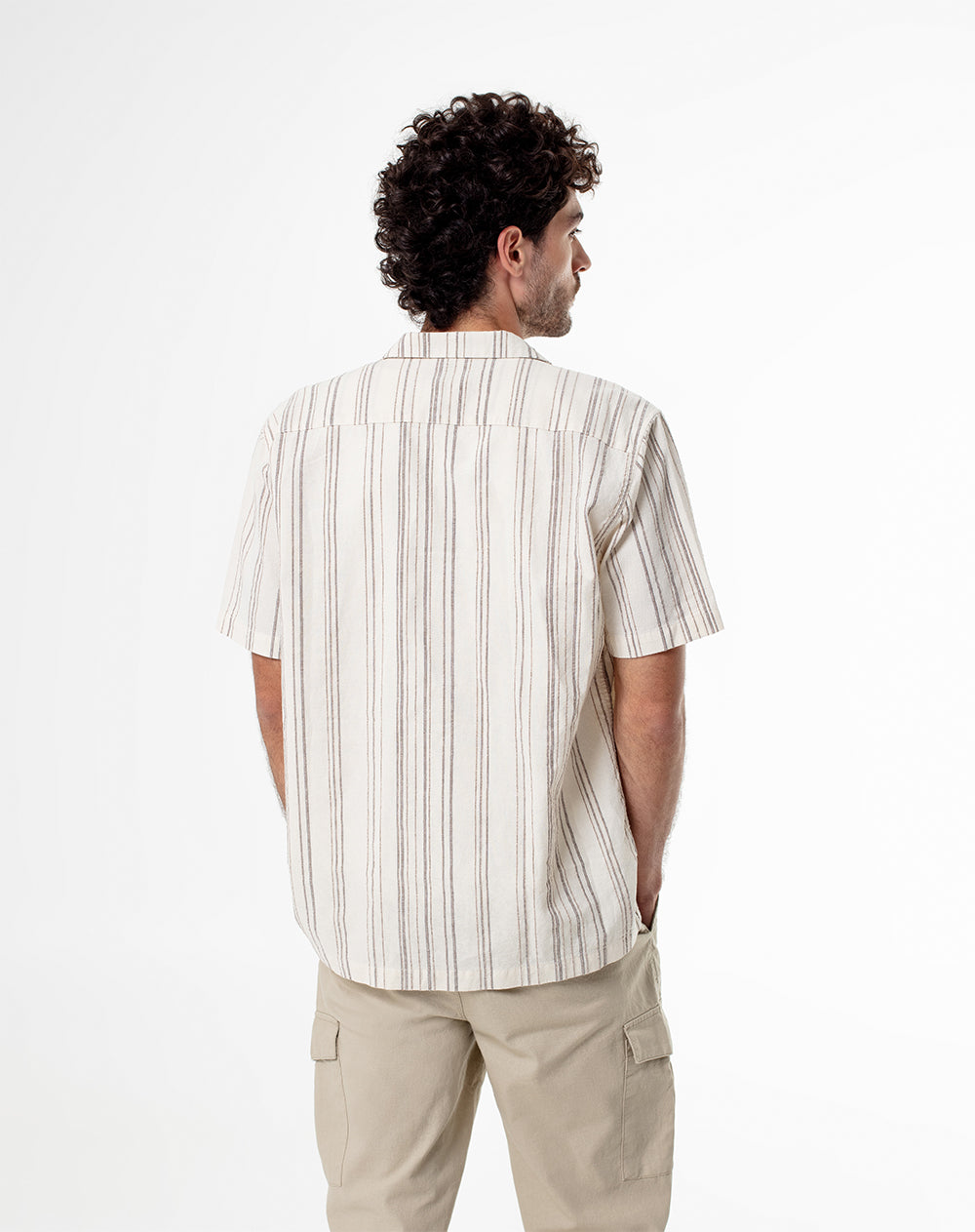 Camisa loose fit manga corta habana con rayas