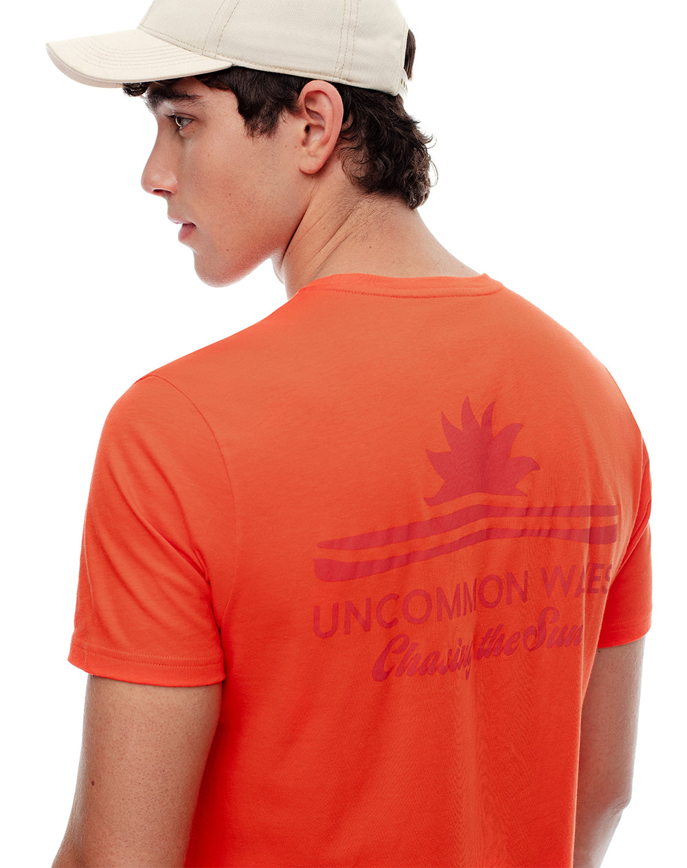 Camiseta regular fit manga corta naranja brillante