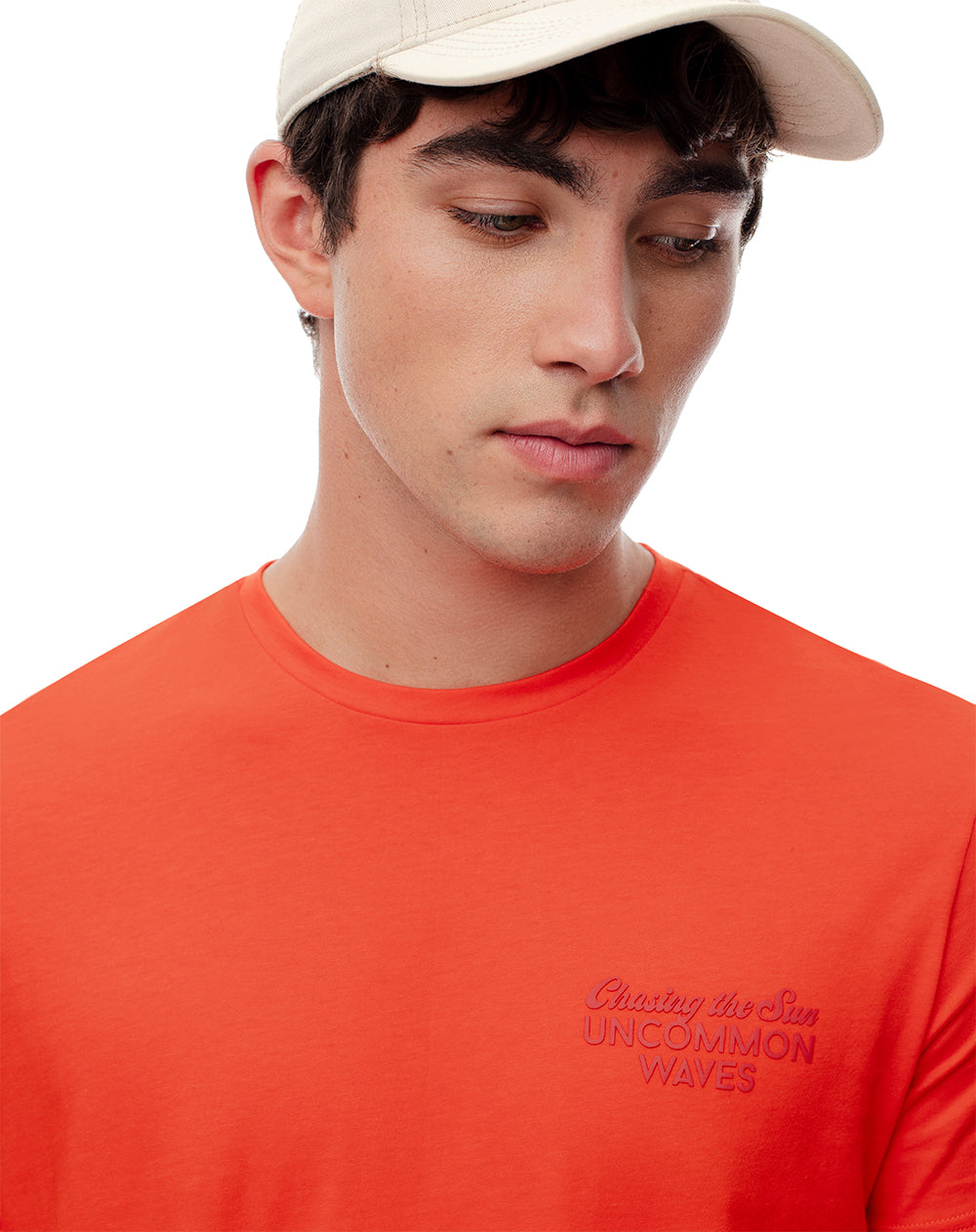 Camiseta regular fit manga corta naranja brillante